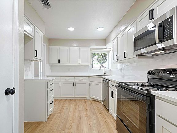 4th image of 1610 Belltower Ct