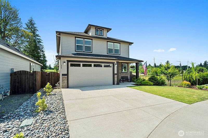 2nd image of 923 NW 26th Way