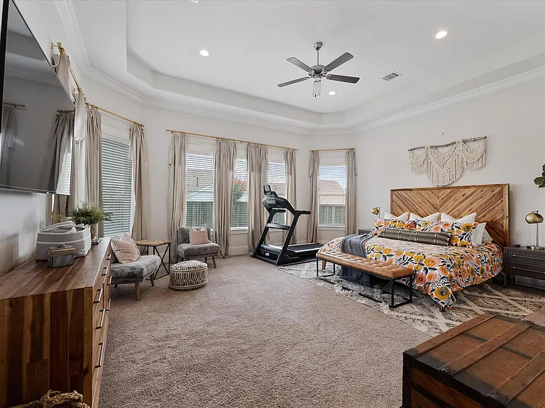 2221 Salt Grass Trl — Photo 31