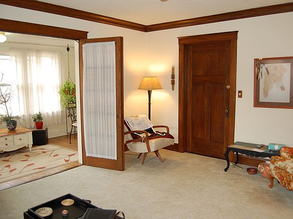 3rd image of 124 S Gardiner Ave #124