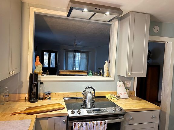 4th image of 207 Marion St