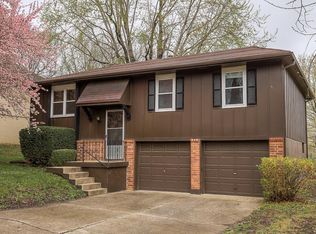 1216 Golfview Dr, Grain Valley, MO 64029