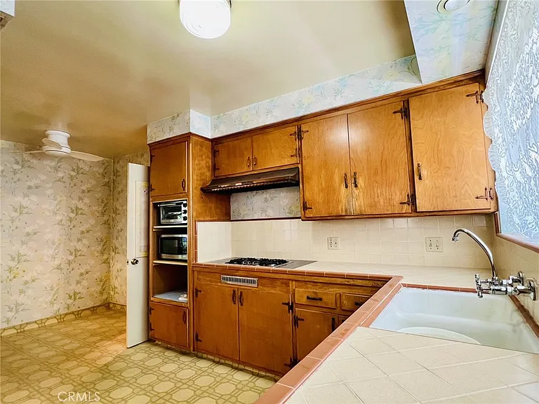 2408 S 8th Ave — Photo 10