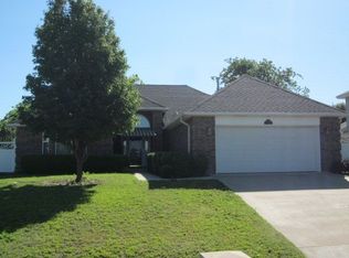 1308 Lakehurst Dr, Ada, OK 74820