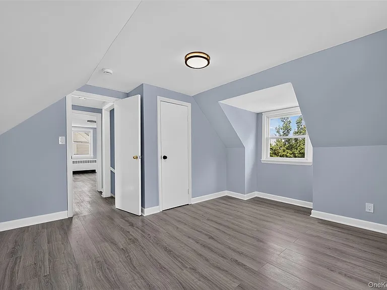 121 Sheridan Ave — Photo 18
