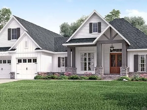 855 Grand Point Blvd, Sunrise Beach, MO 65079