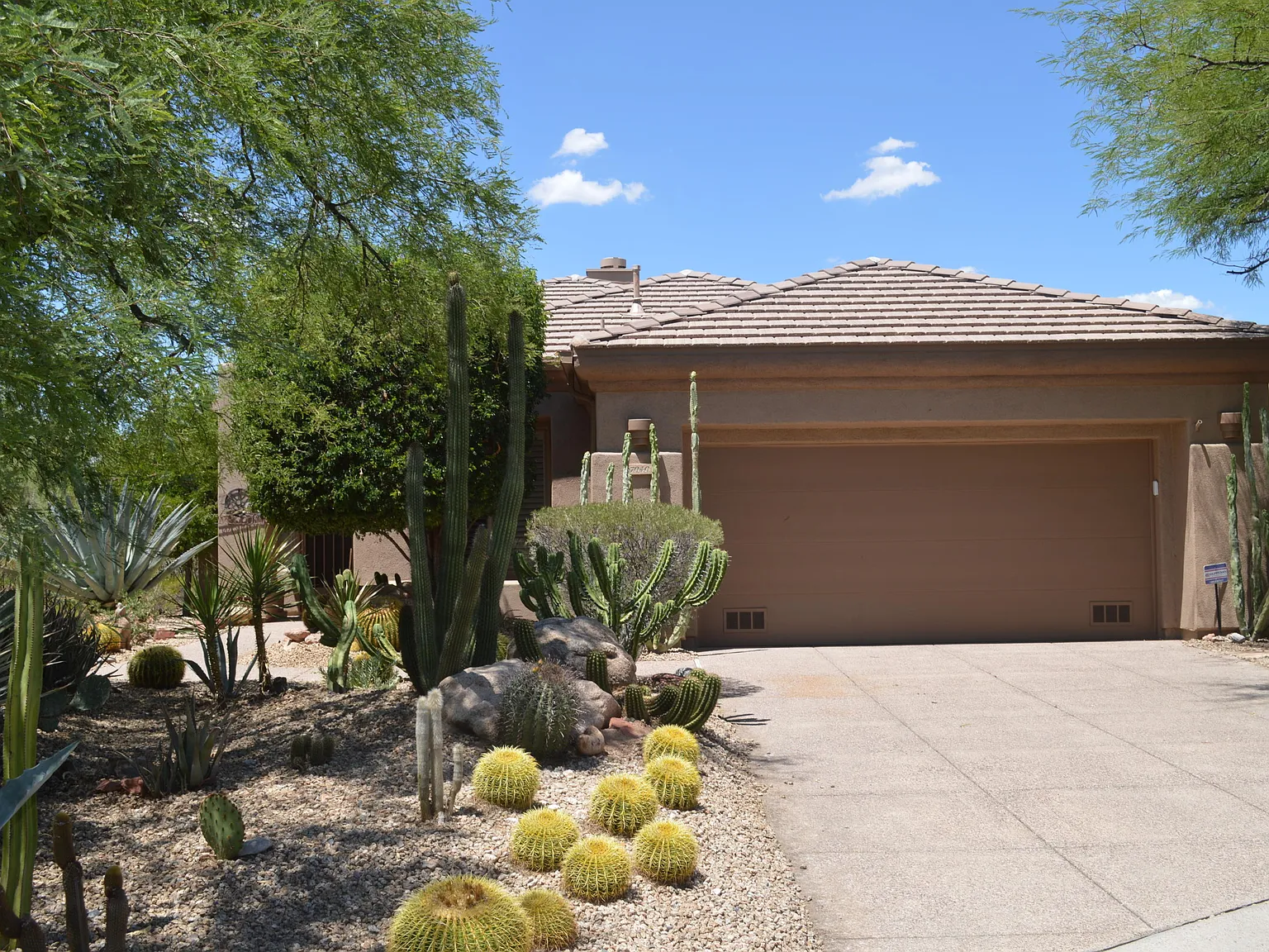 2 bed, 2.0 bath, 1974 sqft, $2,500 — Photo 1