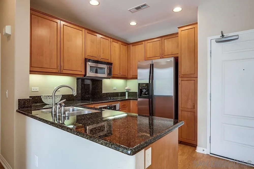 2 bed, 1020 sqft, $3,850 — Photo 4