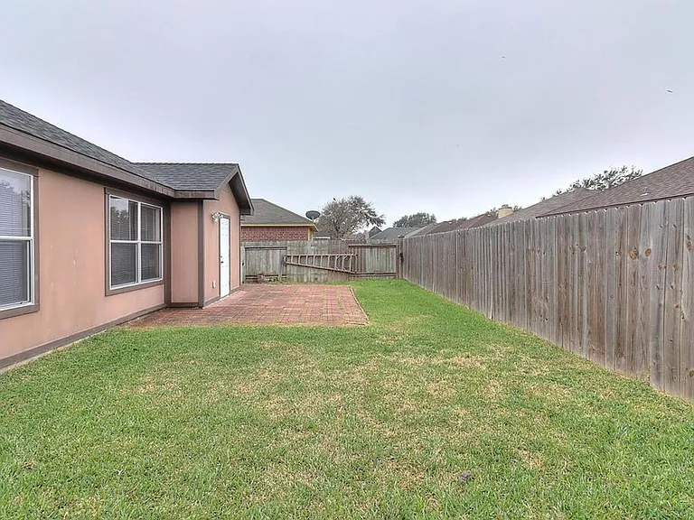 7933 Elk Dr — Photo 4