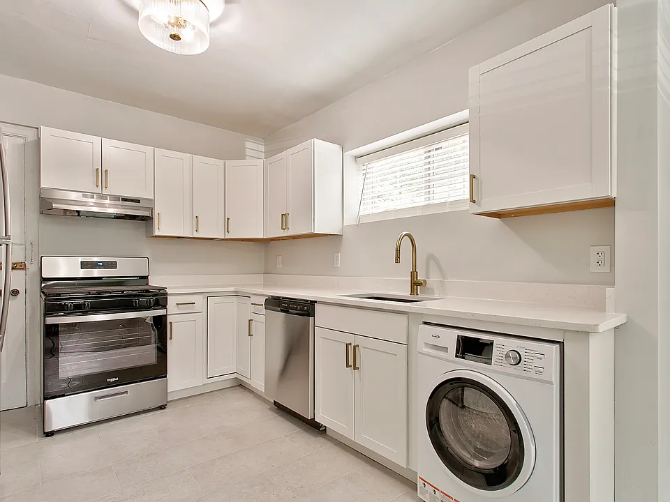 3900 Edwards Rd #105