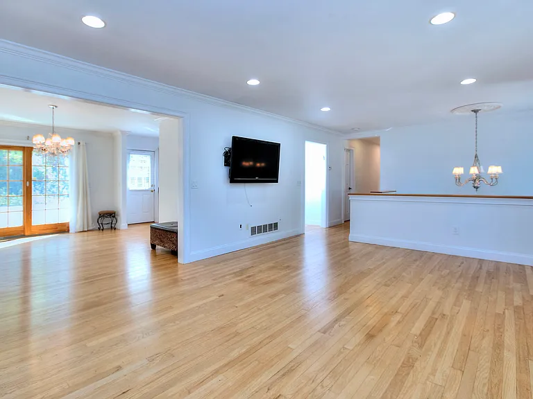 310 Main St — Photo 5