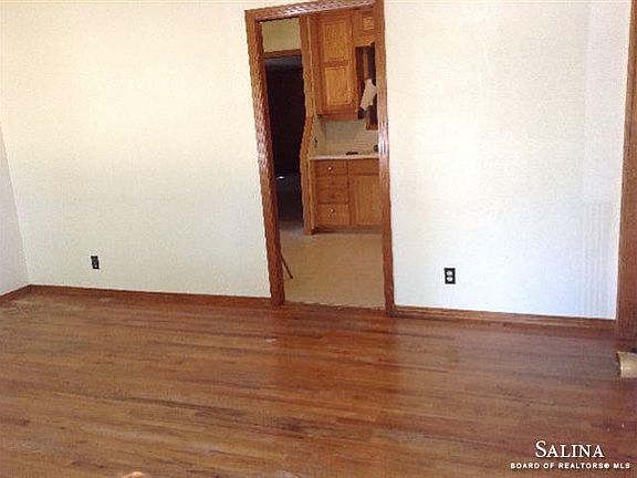 4th image of 309 E Jewell Ave