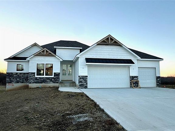 2nd image of 3116 SW Summit View Trl