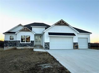 3116 SW Summit View Trl, Lees Summit, MO 64082