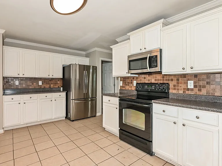 505 Walnut Woods Dr — Photo 7