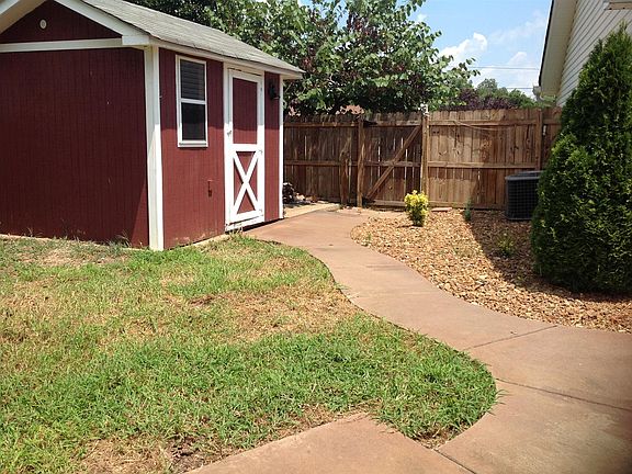 5th image of 704 Forest Crossing Dr