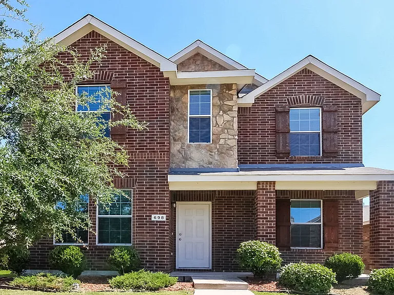 698 Austin Ln — Photo 1