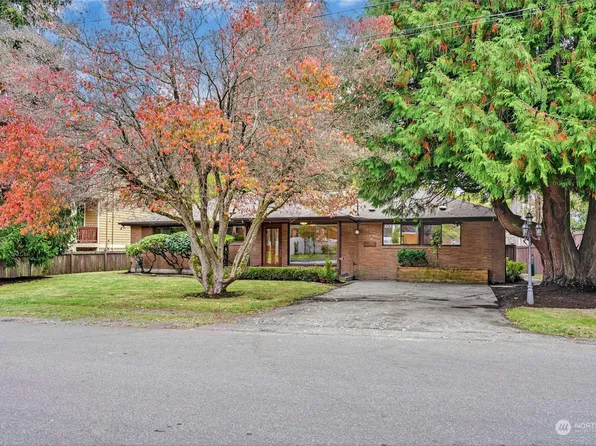 10749 19th Avenue NE, Seattle, WA 98125
