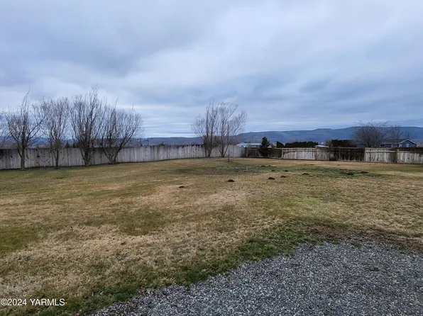 380 Hull Rd, Selah, WA 98942