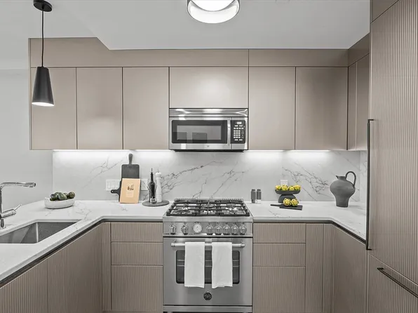 186 16th St #2, Brooklyn, NY 11215