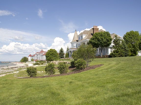 5th image of 3830 Peninsula Dr