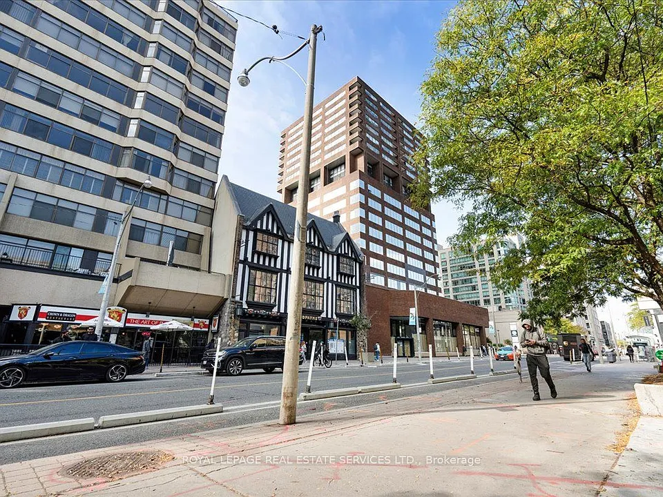 914 Yonge St #1214