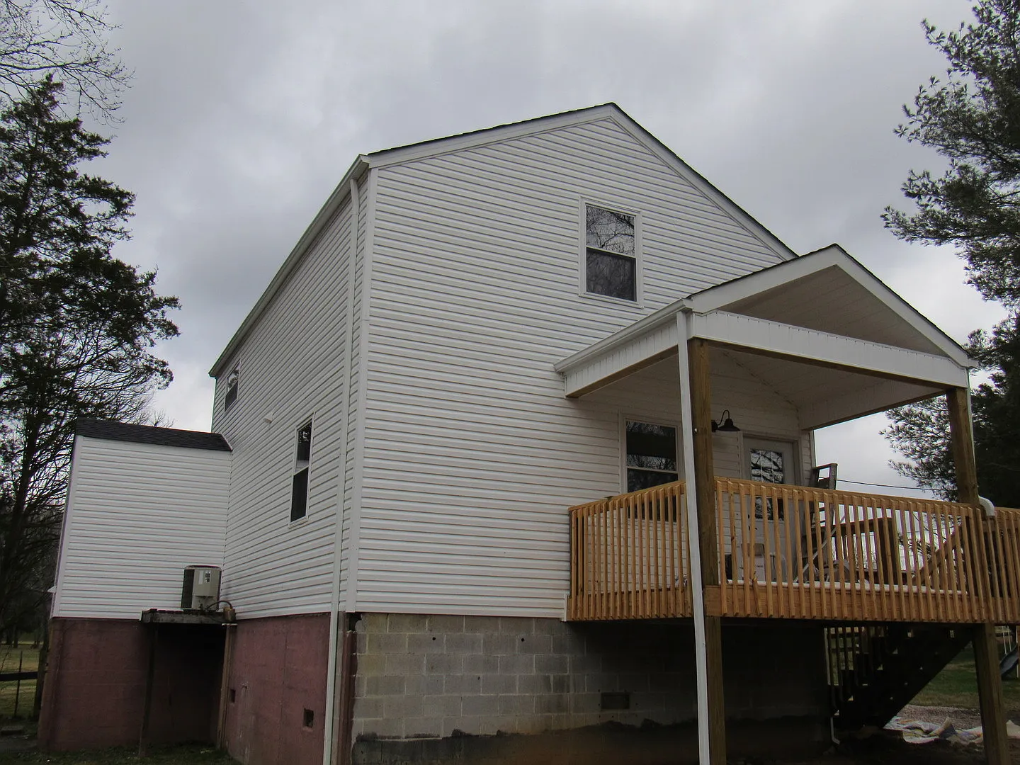 Remodeled 2 bed, 1.5 bath single family home — Photo 2