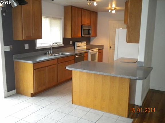 3rd image of 603 SE 95th Ave