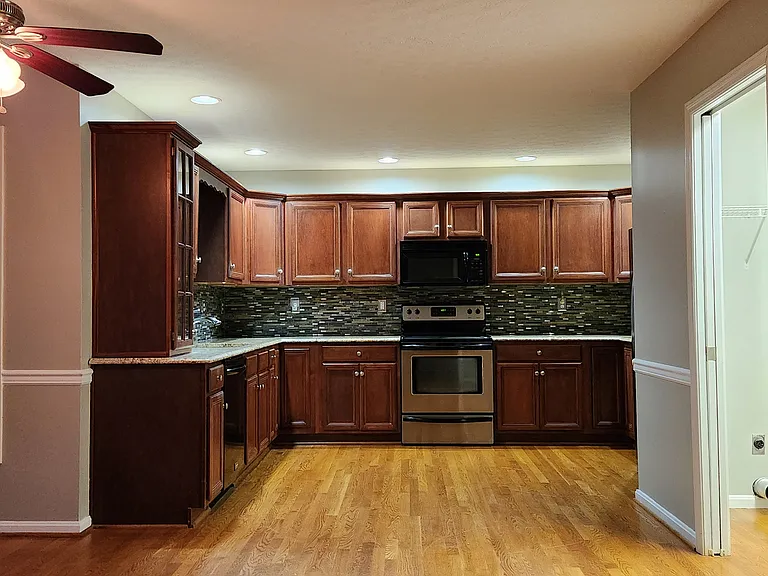 4108 Saratoga Woods Dr — Photo 10