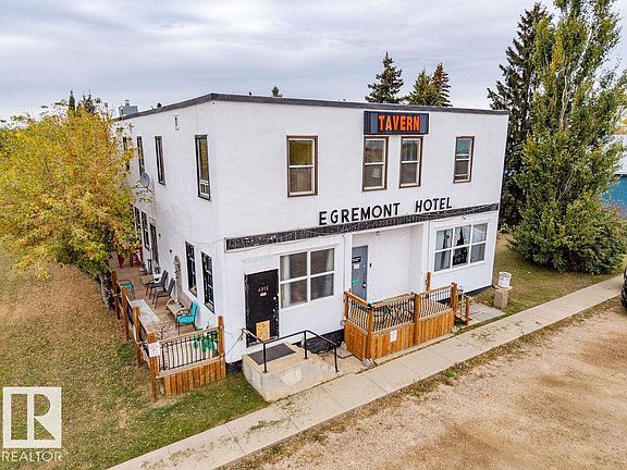2nd image of 4912 50th St