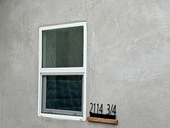 2nd image of 2114 3/4 S Ridgeley Dr
