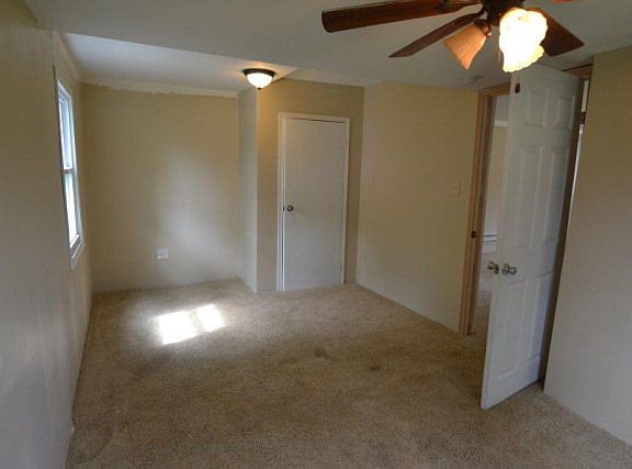 4th image of 1115 W George St