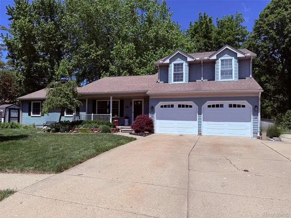 73949 Georgian Ct, Armada, MI 48005