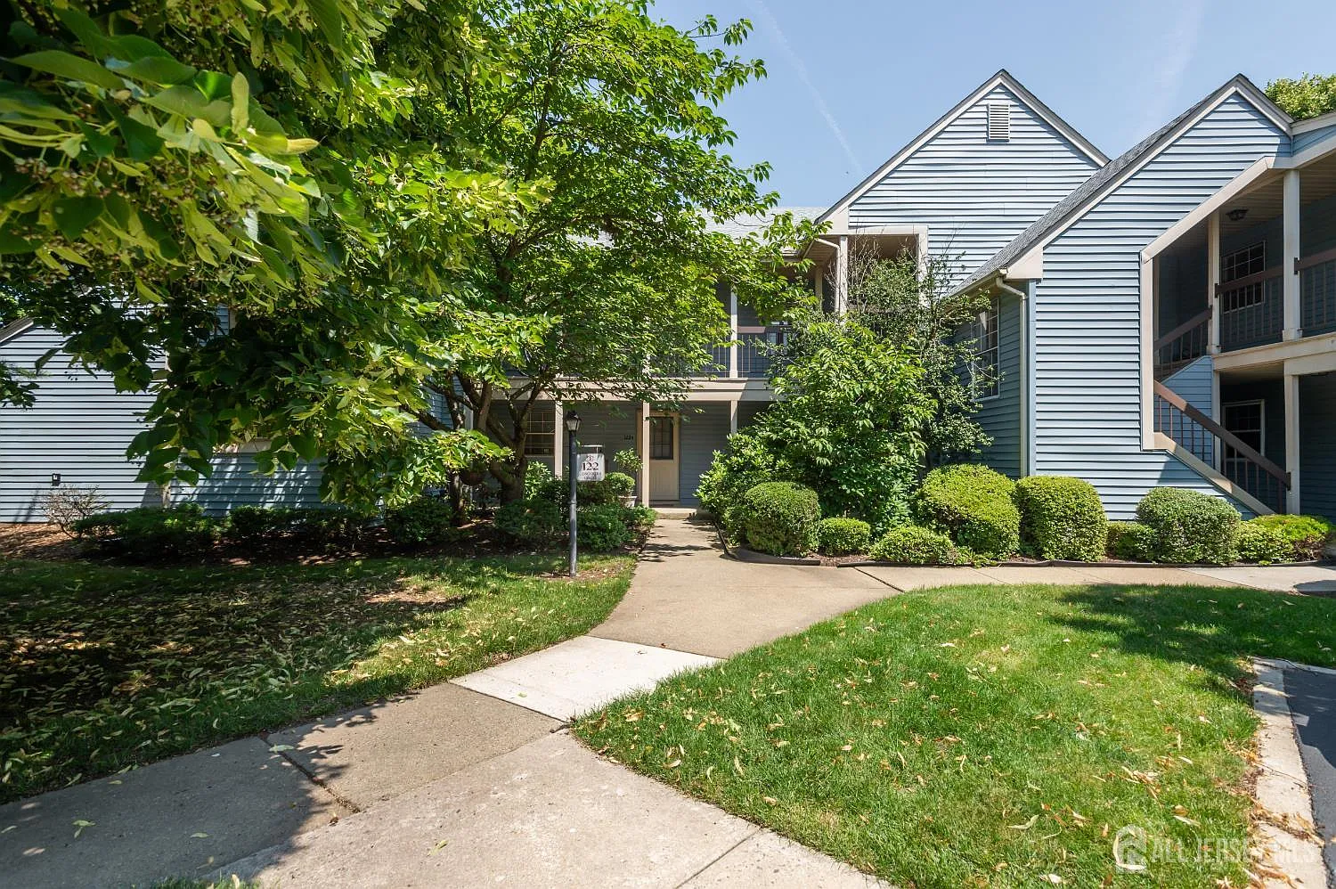 2 bed, 1.5 bath, 961 sqft, $2,000 — Photo 2
