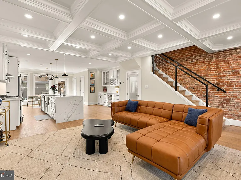 432 Emerson St NW — Photo 8