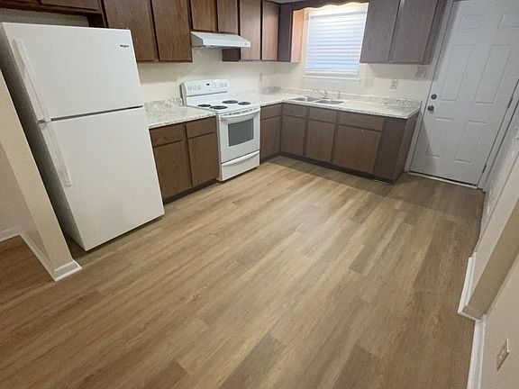4th image of 92 White Oak Blvd