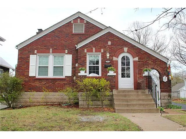 2412 Hartland Ave photo 1