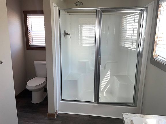 4th image of 129 Pineland Ave #101