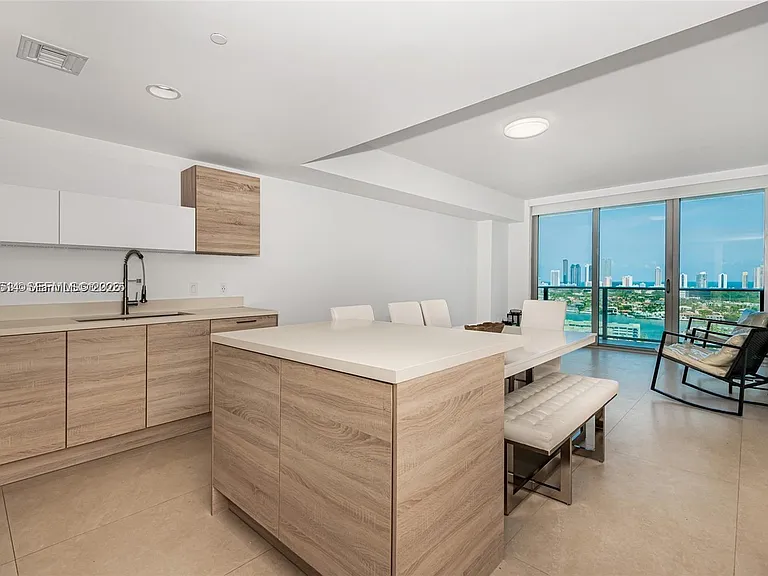 16385 Biscayne Blvd #2118 — Photo 22