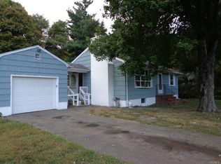 21 Pioneer Ave, Suffern, NY 10901