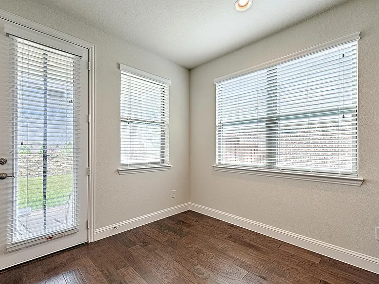 1208 Uplands Dr — Photo 8