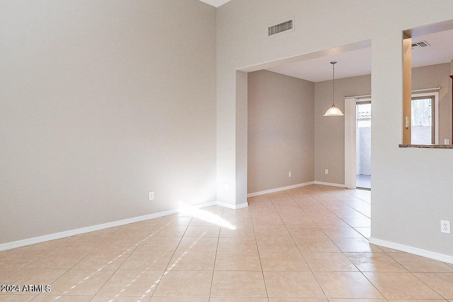 3 bed, 2.5 bath, 1469 sqft, $2,000 — Photo 3