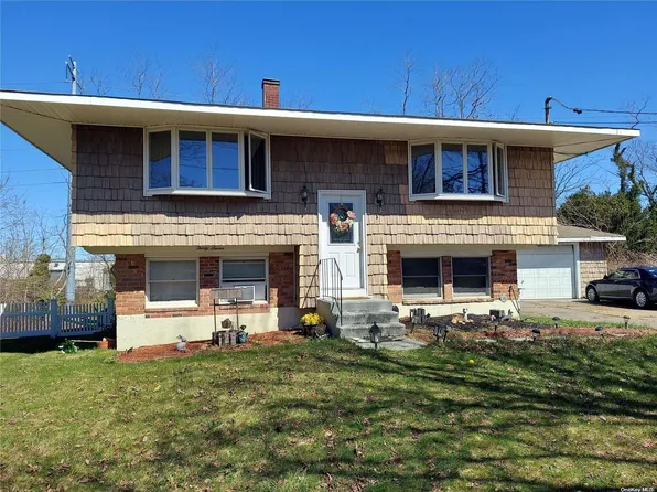 37 Bobcat Lane, East Setauket, NY 11733