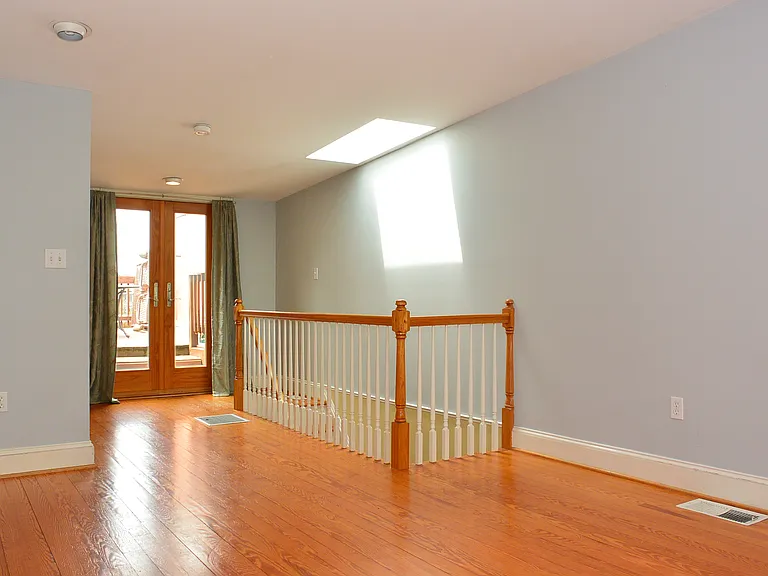 732 Light St #B — Photo 15