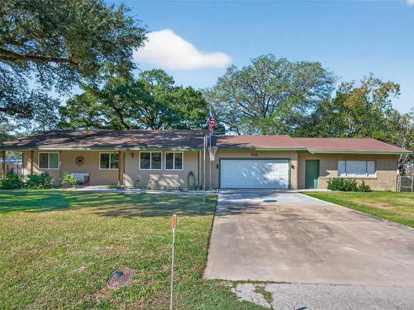 204 King Dr, Columbus, TX 78934