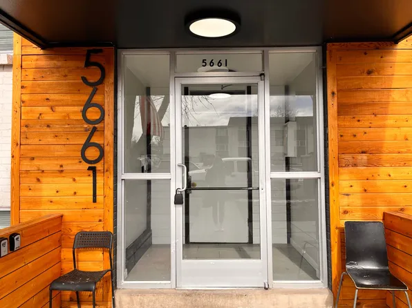 1 and 2 bed Apartment Homes. Comfortable, Secure Living in Bear Valley with Easy Access to Denver...