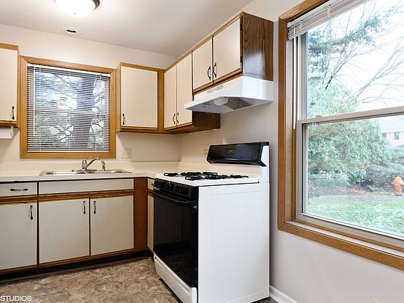 4th image of 1525 Raymond Dr APT 102