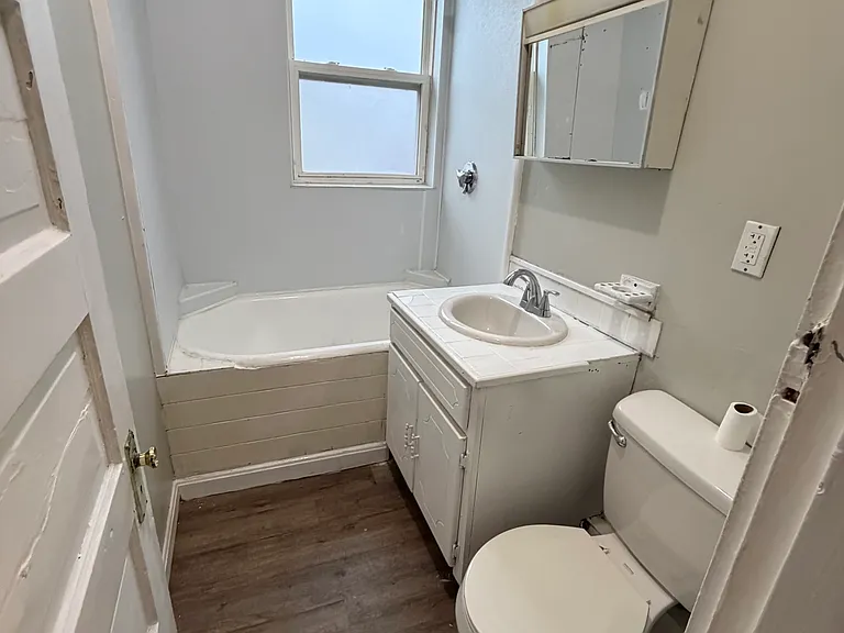25 Ashley St #3S — Photo 6