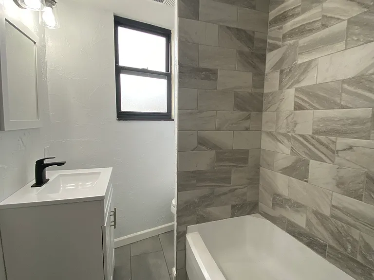 2905 Glenmore Ave — Photo 8