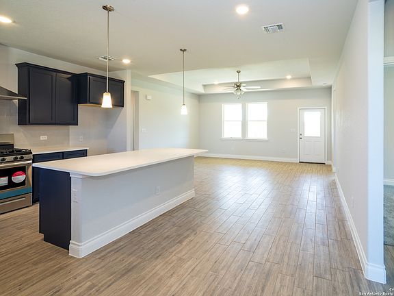 3rd image of 109 Troubadour Ln